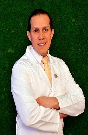 Dr. Jonathan Moreira Alcívar